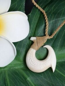 Classical Hawaiian Necklace - Hei Matau