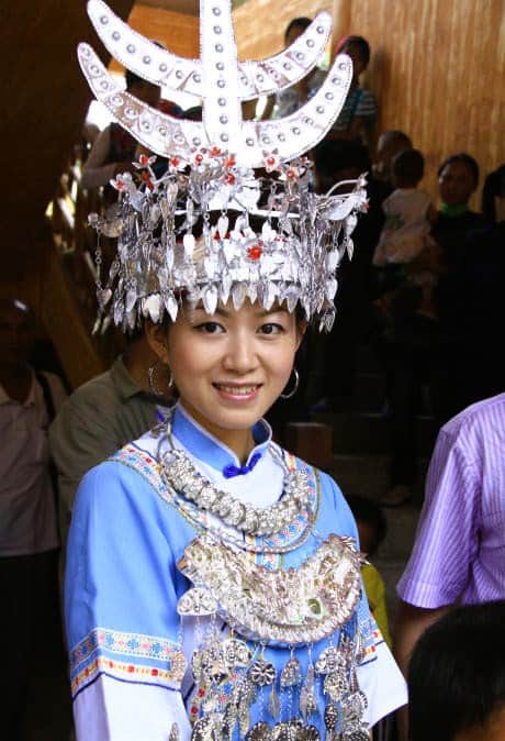 Shui traditional dress