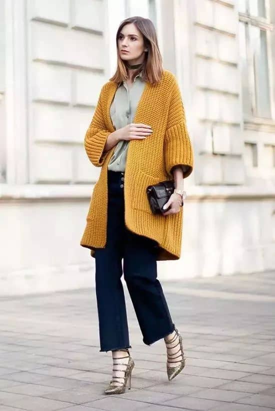 Casual Spring outfit ideas for women 2023 - v neck 1