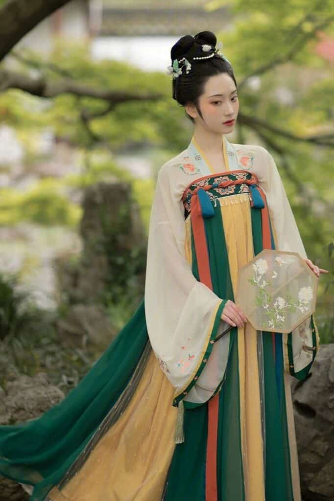 Girl wearing Qi Xiong Ruqun in Modern China