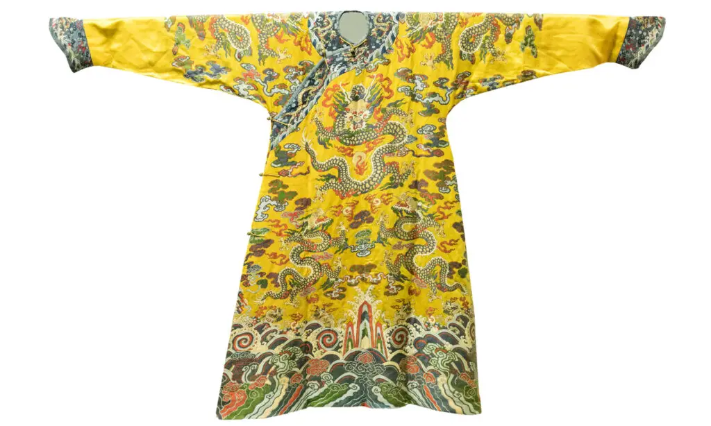 The Chinese Emperor's Dress in Qing Dynasty
