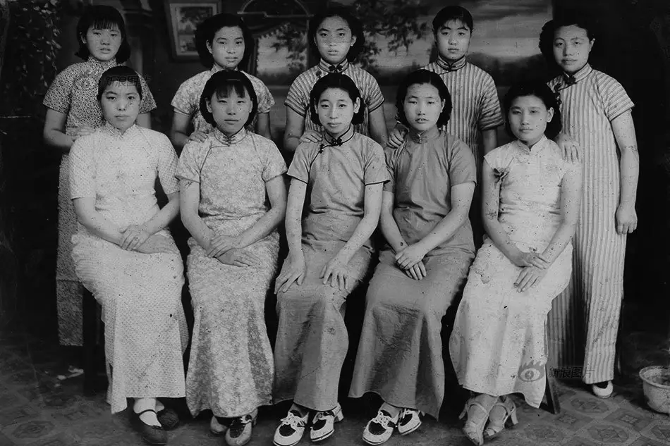 Students wearing Cheongsam in the Republican China